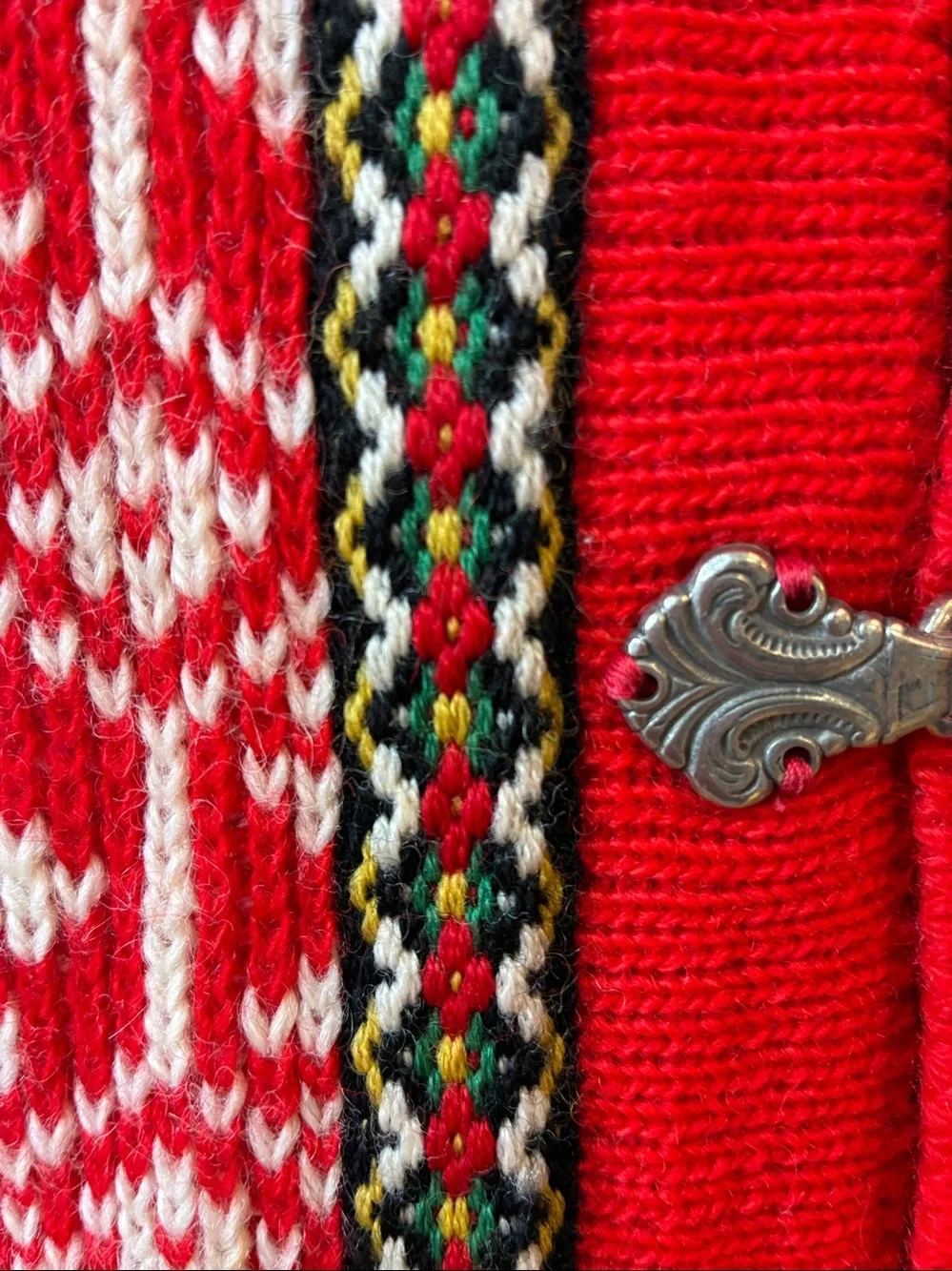 Nordstrikk’s Vintage Norwegian Red & White Wool Cardigan with Pewter Clasps - Picture 5 of 7